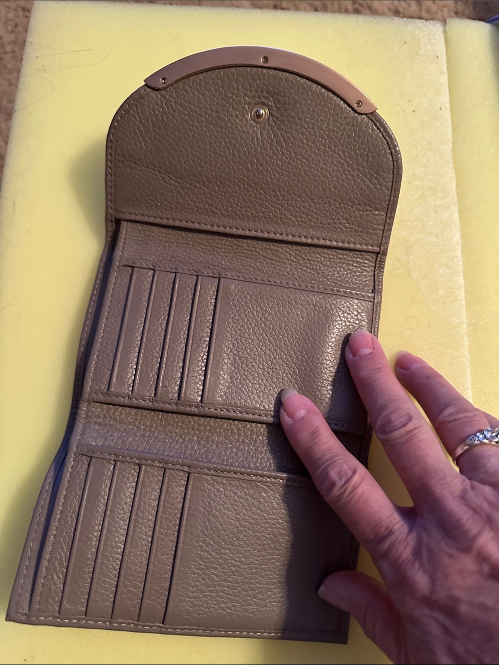 See By Chloe Pebbled Leather Wallet with Gold Bar No Callouts 🦩 - Picture 4 of 5
